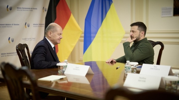 Tổng thống Ukraine Volodymyr Zelensky và Thủ tướng Đức Olaf Scholz. (Ảnh: Pravda)