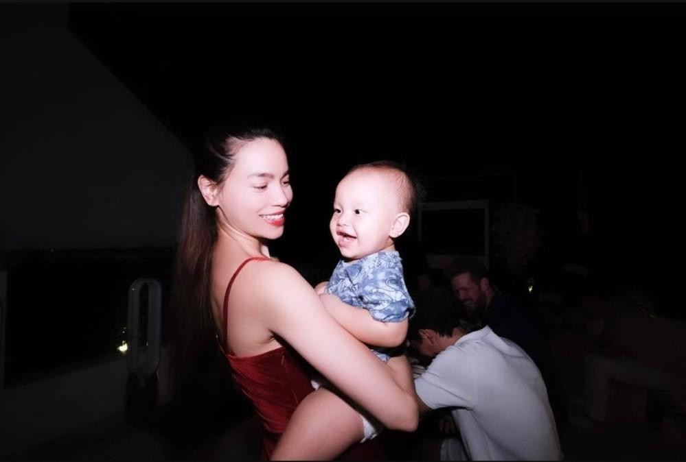 Leon khiến dân tình "thả tim" không ngớt với nụ cười "thương hiệu". Leon khiến dân tình "thả tim" không ngớt với nụ cười "thương hiệu".