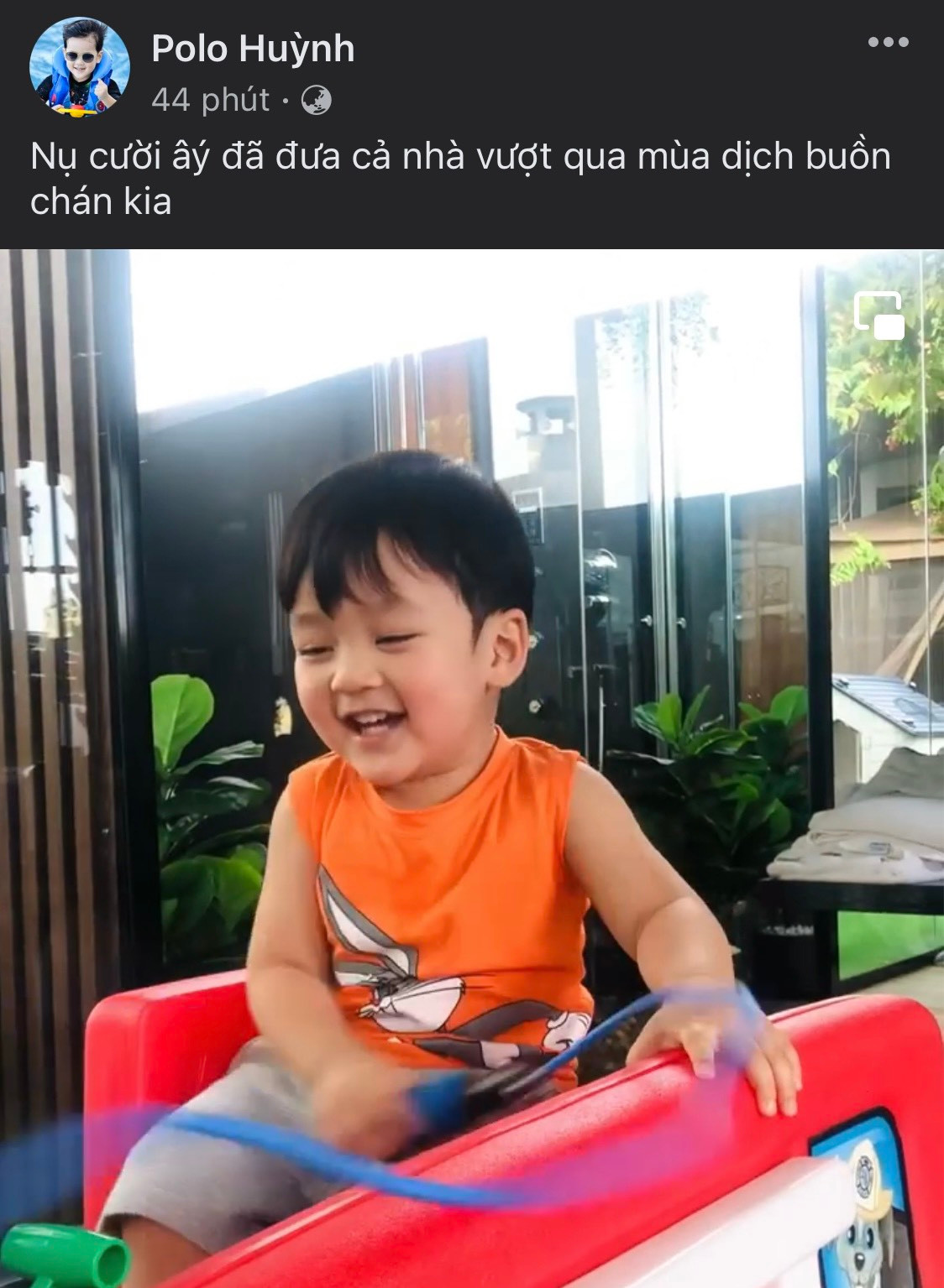 &quot;Mr. Đàm&quot; cũng không ngần ngại thể hiện tình cảm với con trên mạng xã hội.