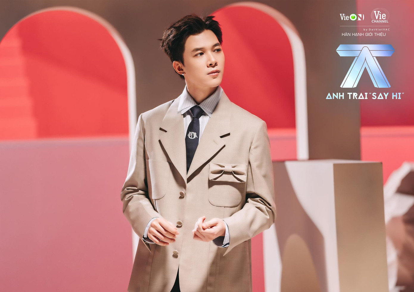 Thư ký Bùi - Anh Tú Atus khiến hội chị em &quot;ôm tim&quot; với visual &quot;10 điểm&quot; và nhiều sân khấu chất lượng cao như Ngạo Nghễ, Đều Là Của Em,...