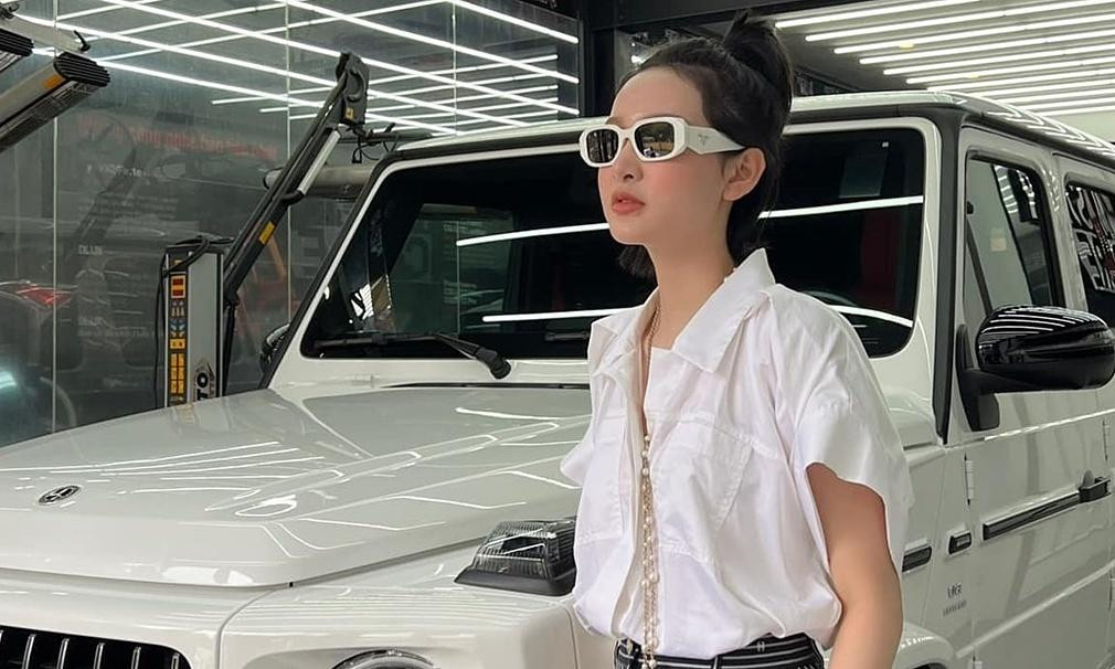 Hiền Hồ cho biết chiếc xe Mercedes-AMG G63 có giá trị khoảng 13 tỷ là món quà cô tự thưởng bản thân. Hiền Hồ cho biết chiếc xe Mercedes-AMG G63 có giá trị khoảng 13 tỷ là món quà cô tự thưởng bản thân.