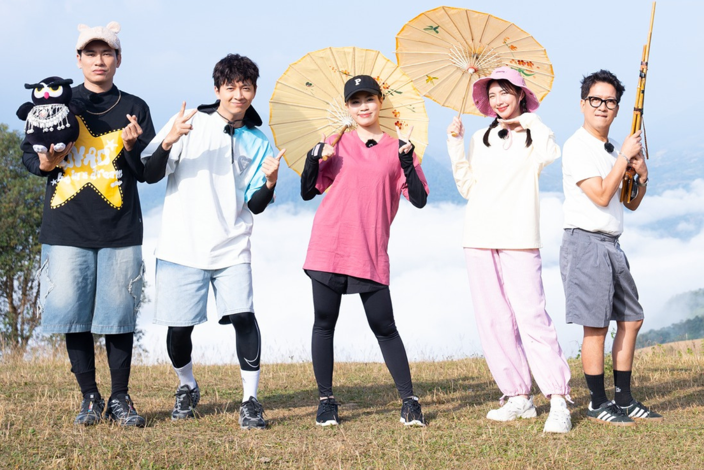 Pháo Northside và Hoa hậu Thùy Tiên là hai khách mời trong hành trình Điện Biên. Pháo Northside và Hoa hậu Thùy Tiên là hai khách mời trong hành trình Điện Biên.