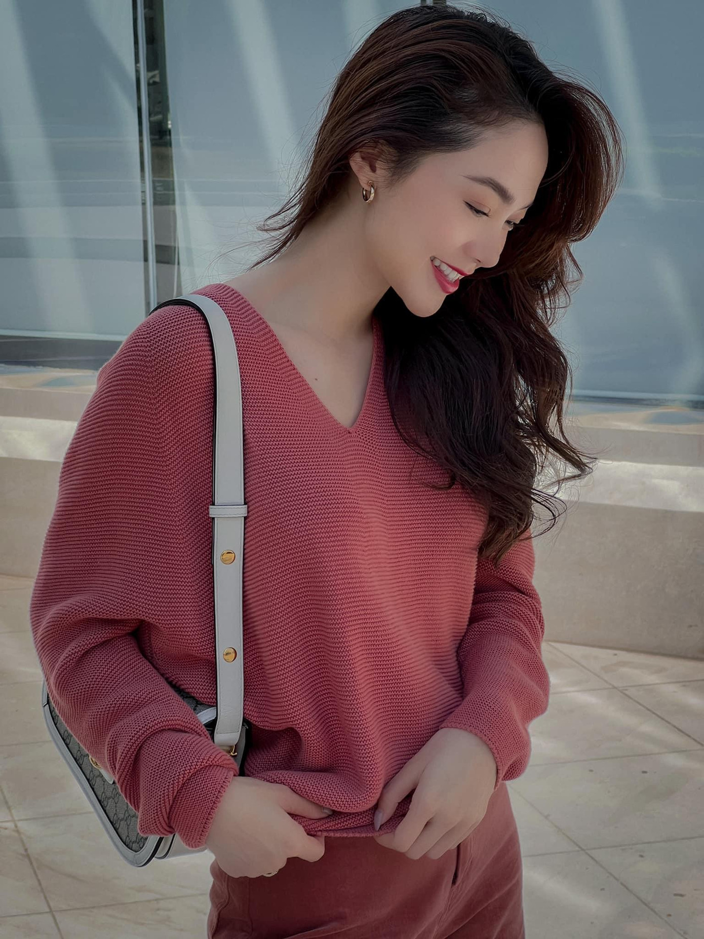 Vẻ đẹp "không tuổi" của Minh Hằng ở tuổi 34.