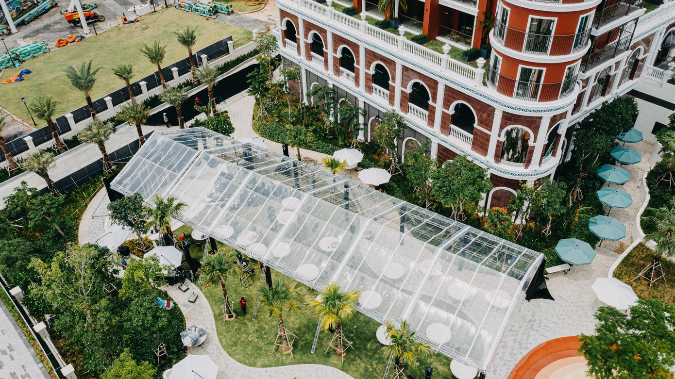 Tất cả đang ở những khâu chuẩn bị cuối cùng cho đám cưới được diễn ra vào chiều - tối nay. Tất cả đang ở những khâu chuẩn bị cuối cùng cho đám cưới được diễn ra vào chiều - tối nay.