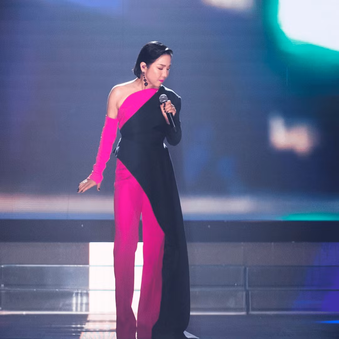 Diva Mỹ Linh đem bản hit 25 năm trình diễn trên sân khấu Chị Đẹp Đạp Sóng Rẽ Gió 2023.