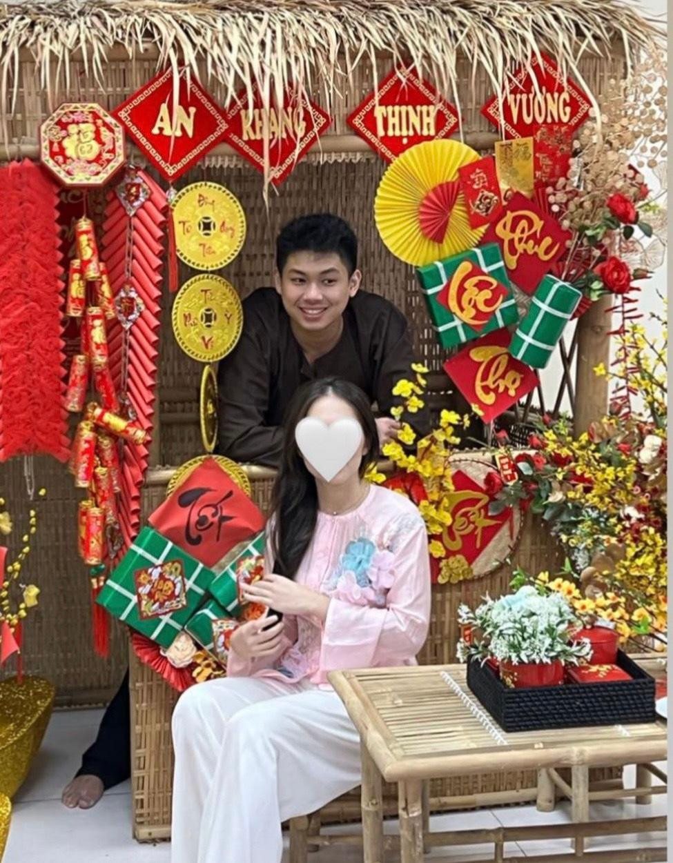 William Hiếu Nguyễn bất ngờ xuất hiện cùng một cô gái ngay dịp đầu năm mới.