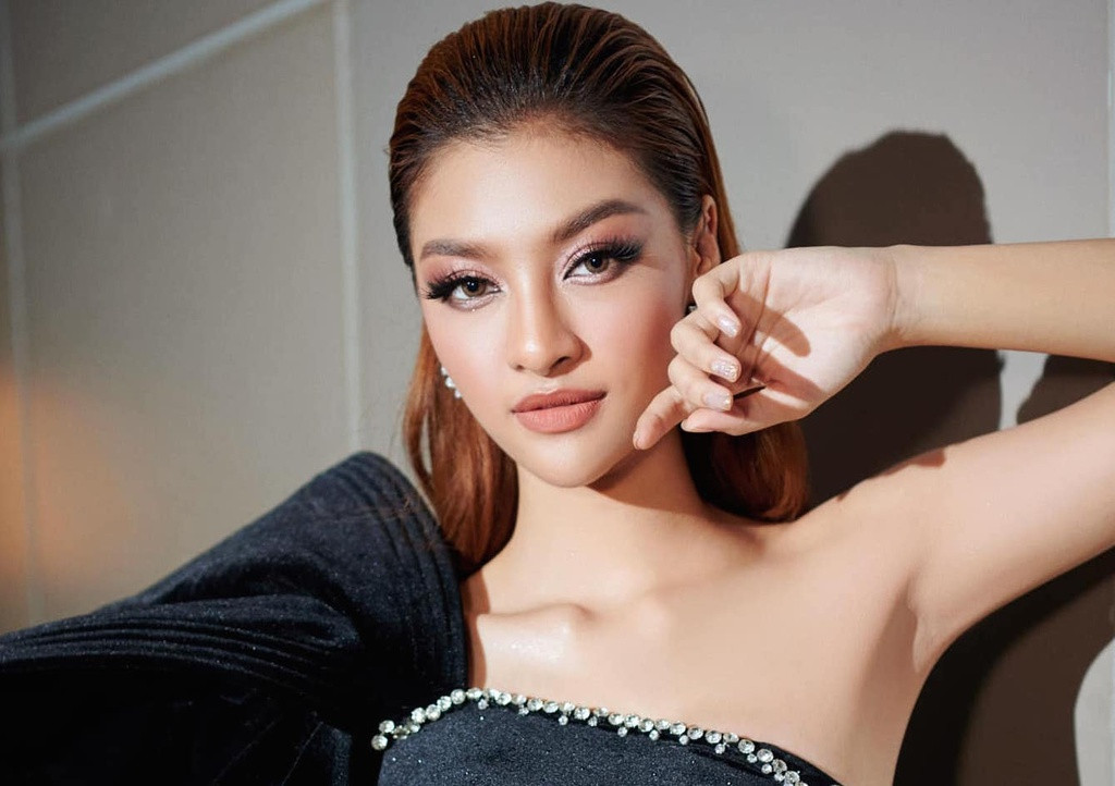 Thời gian qua, Lona Kiều Loan chinh phục khán giả qua những ca khúc như Give Me A Chance, Thích Hay Yêu Còn Chưa Biết…