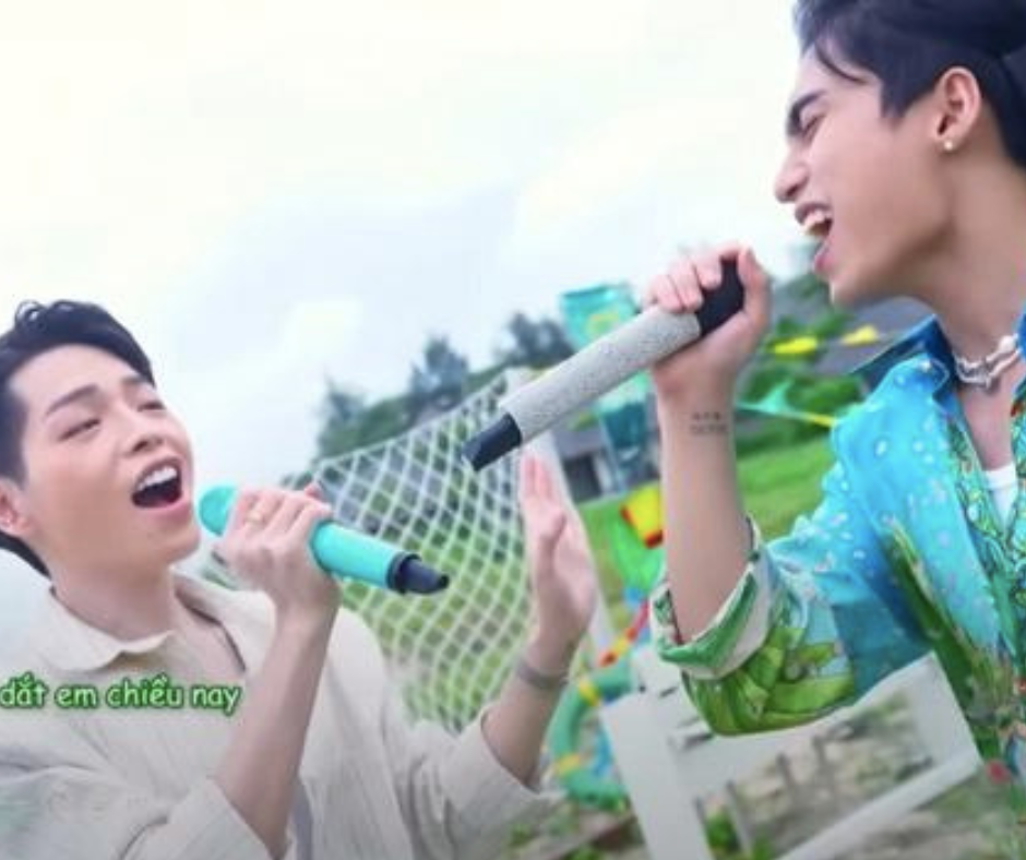 Trước đó, MONO từng biểu diễn chung với Đức Phúc.