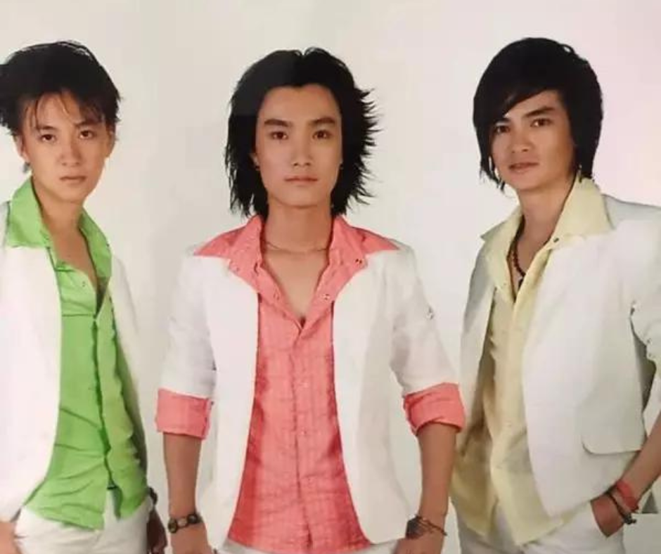 Ngô Kiến Huy thời còn là thành viên nhóm nhạc ĐND trông hơi còi.