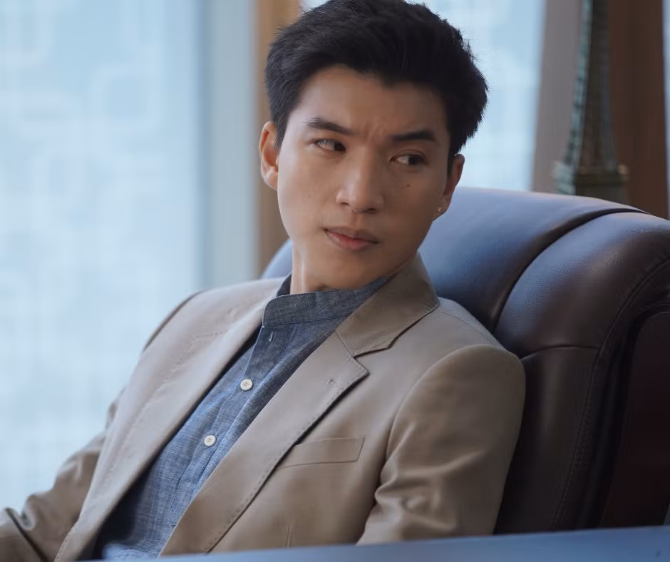 Lần đầu lấn sân diễn xuất, lại vào vai phản diện song diễn xuất của HIEUTHUHAI nhận được khá nhiều lời khen.
