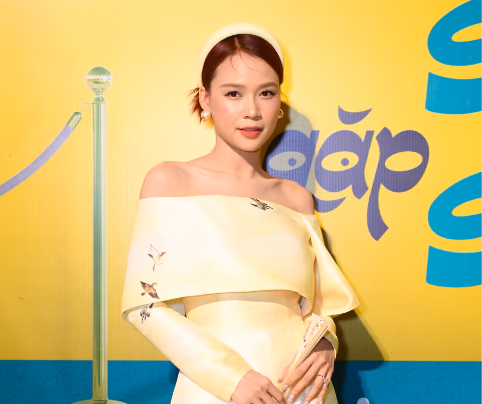 Ninh Dương Lan Ngọc và Sam "đổ bộ" thảm đỏ của Siêu Lừa Gặp Siêu Lầy.