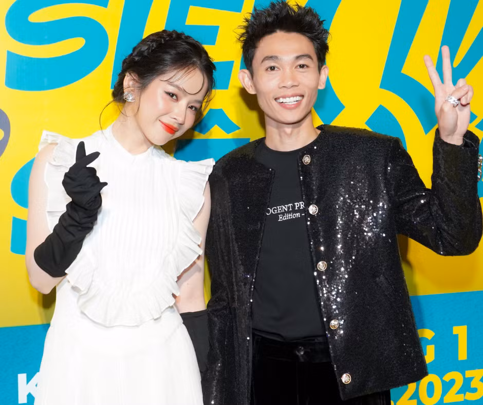 Hồng Thanh - DJ Mie tay trong tay tại buổi ra mắt phim.