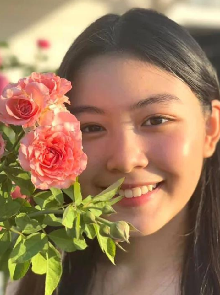 Con gái lớn nhà MC Quyền Linh nhận được nhiều lời khen vì càng lớn càng xinh đẹp.