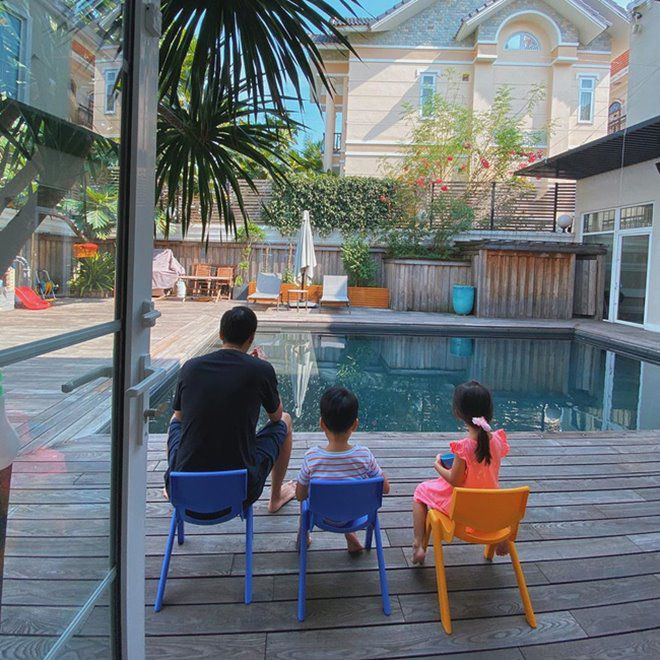 Con gái Tăng Thanh Hà nhận được sự giáo dục bài bản từ bố mẹ.