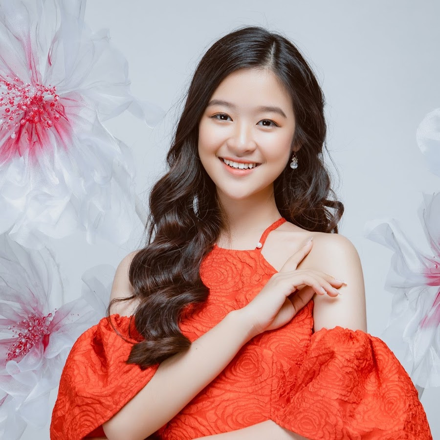 Lê Huỳnh Bảo Ngọc - được biết đến là "con gái nuôi" của CEO Phạm Kim Dung, cũng từng gây chú ý khi đóng Gia Đình Là Số Một 2 bản Việt.