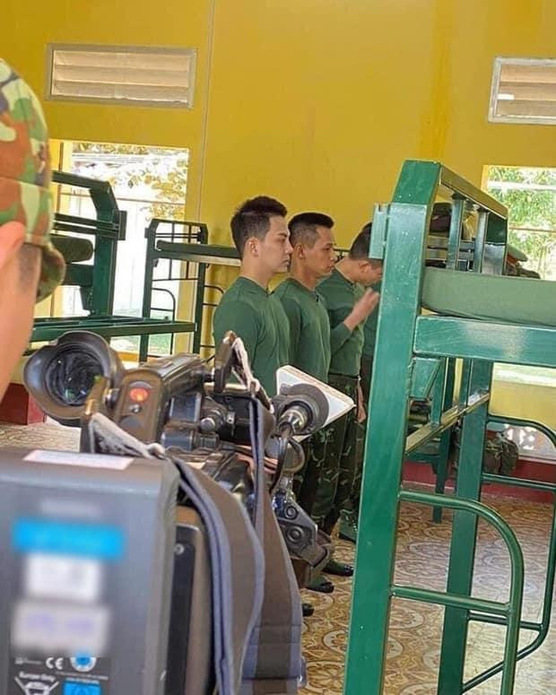 Thông tin &quot;Tộc Trưởng&quot; tham gia chương trình truyền hình thực tế khiến cộng đồng mạng xôn xao.