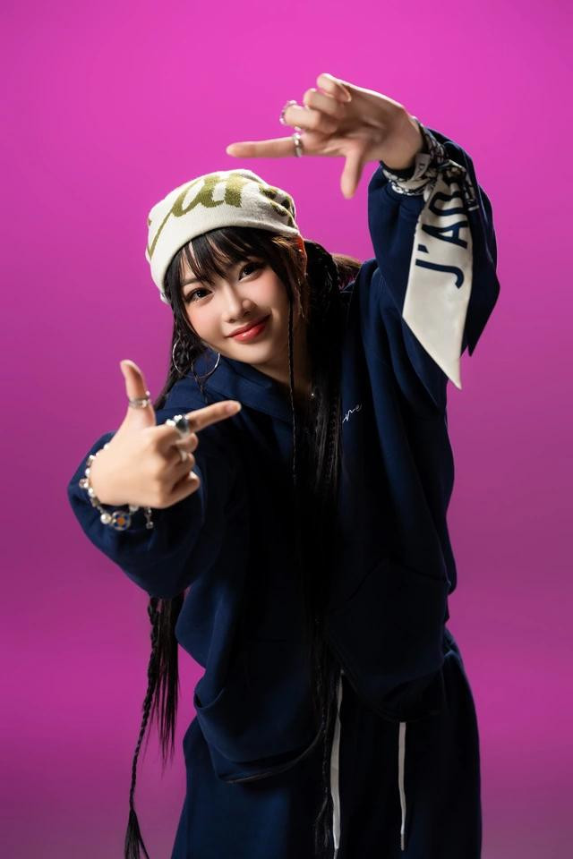 Một trong những gương mặt trẻ tuổi nhất - Ánh Sáng (sinh năm 2006), cựu thành viên SGO48, cũng nằm trong danh sách dự đoán của netizen.