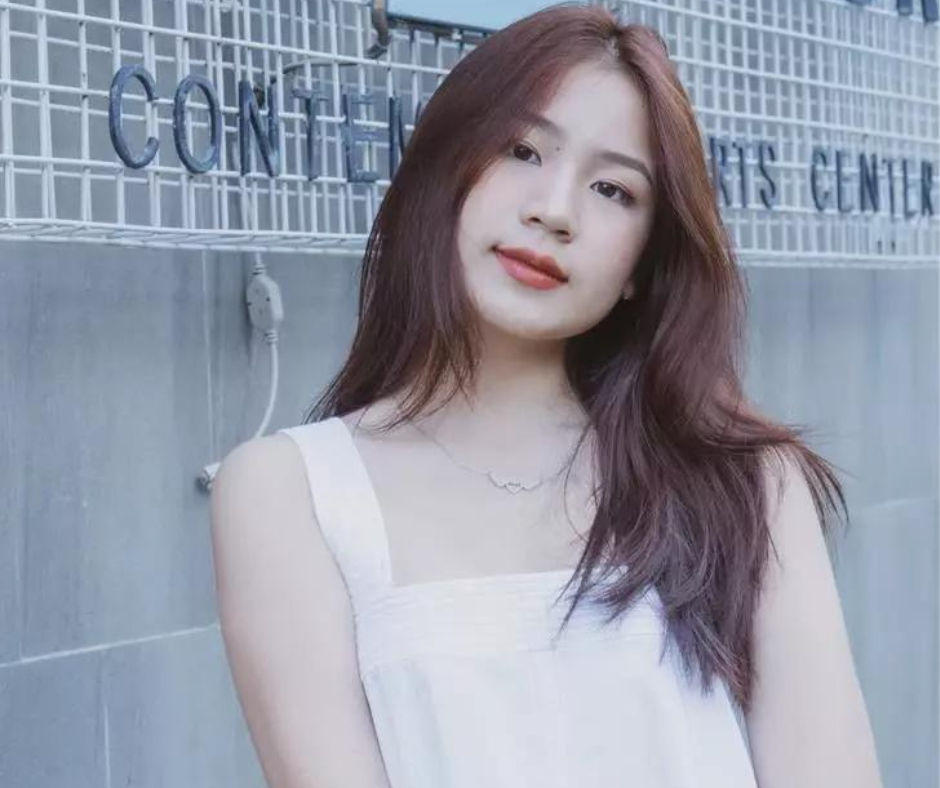 Nhan sắc xinh đẹp của con gái Lưu Thiên Hương. Nhan sắc xinh đẹp của con gái Lưu Thiên Hương.