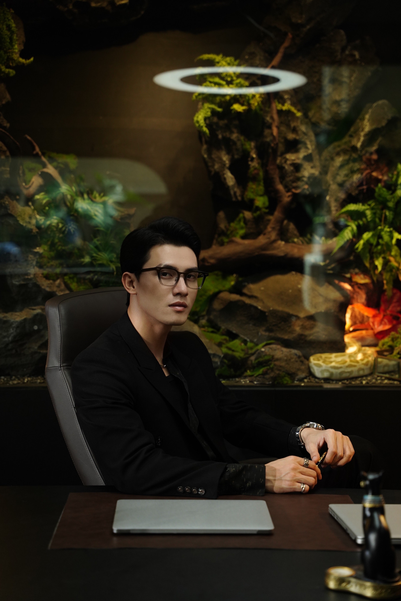 Nam diễn viên từng góp mặt trong các dự án điện ảnh Chồng Người Ta, Người Cần Quên Phải Nhớ, Người Mặt Trời và mới đây nhất là Trên Bàn Nhậu Dưới Bàn Mưu. Nam diễn viên từng góp mặt trong các dự án điện ảnh Chồng Người Ta, Người Cần Quên Phải Nhớ, Người Mặt Trời và mới đây nhất là Trên Bàn Nhậu Dưới Bàn Mưu.