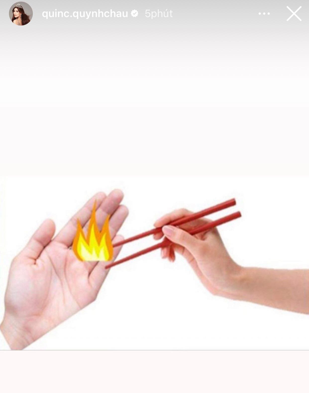 Á hậu Quỳnh Châu và ê-kíp liên tục có những động thái "ẩn ý". Á hậu Quỳnh Châu và ê-kíp liên tục có những động thái "ẩn ý".