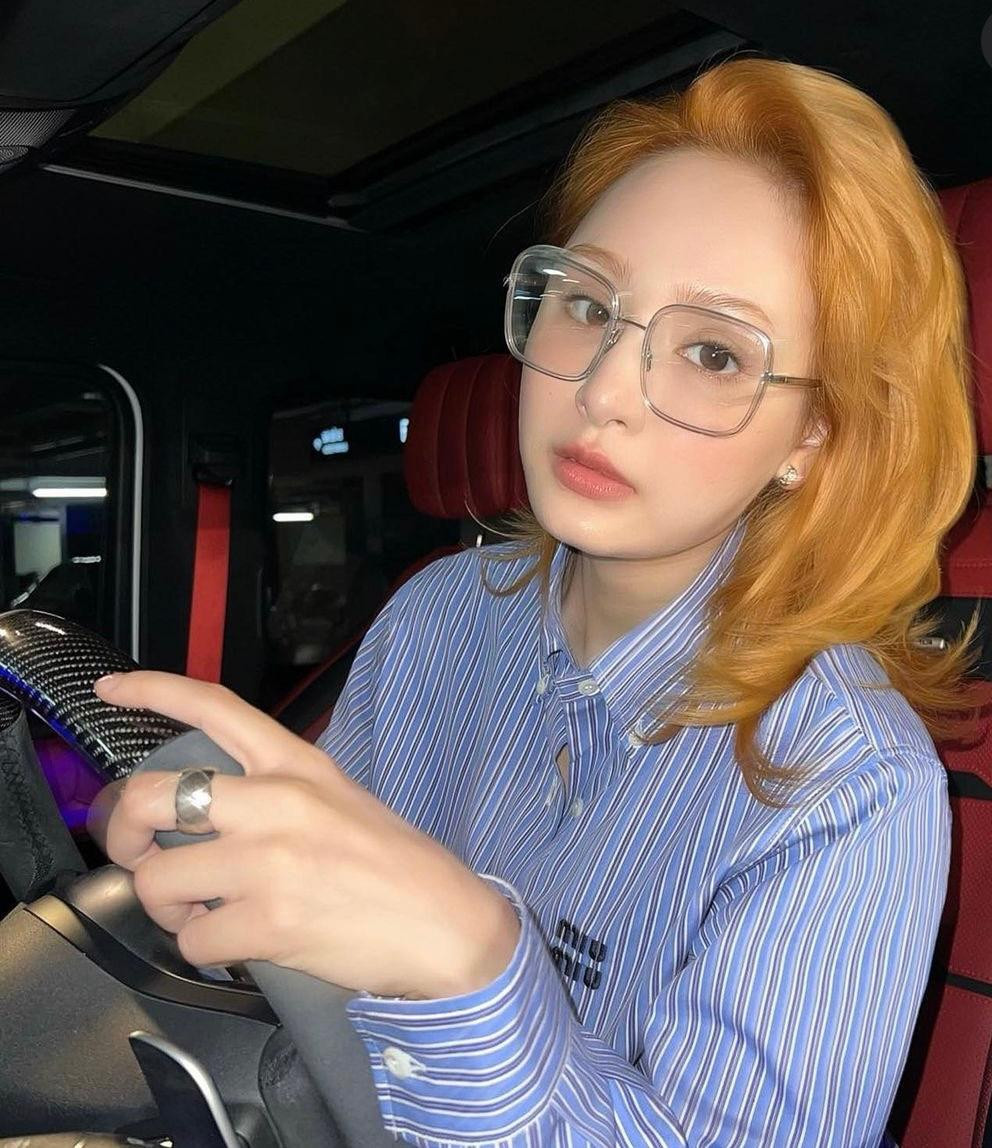 Diện mạo khác lạ của Hiền Hồ khiến nhiều người không nhận ra. Diện mạo khác lạ của Hiền Hồ khiến nhiều người không nhận ra.