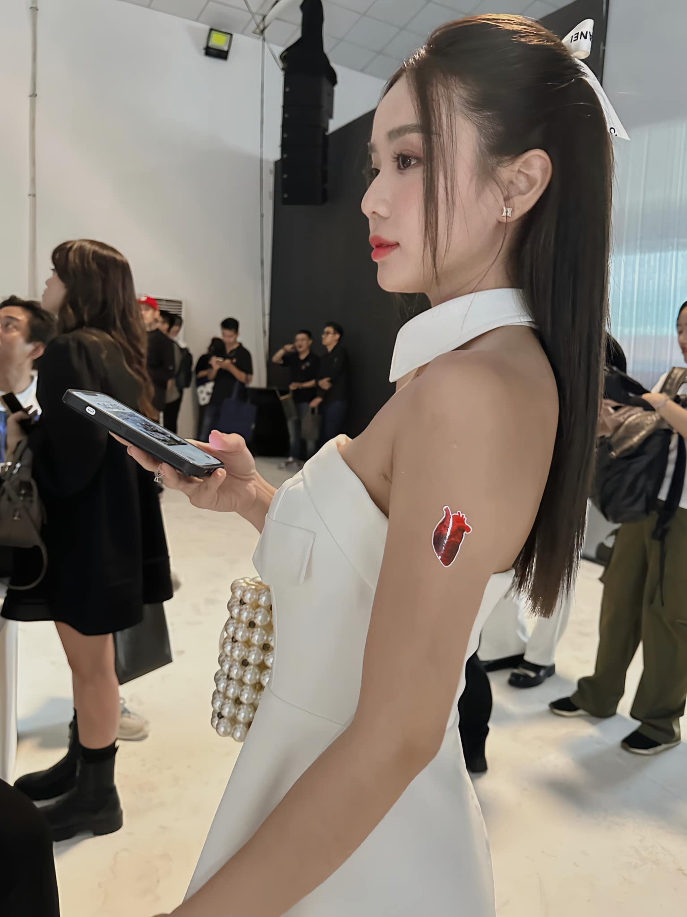 Chiếc visual &quot;10 điểm không nhưng&quot; của Cindy Lư.