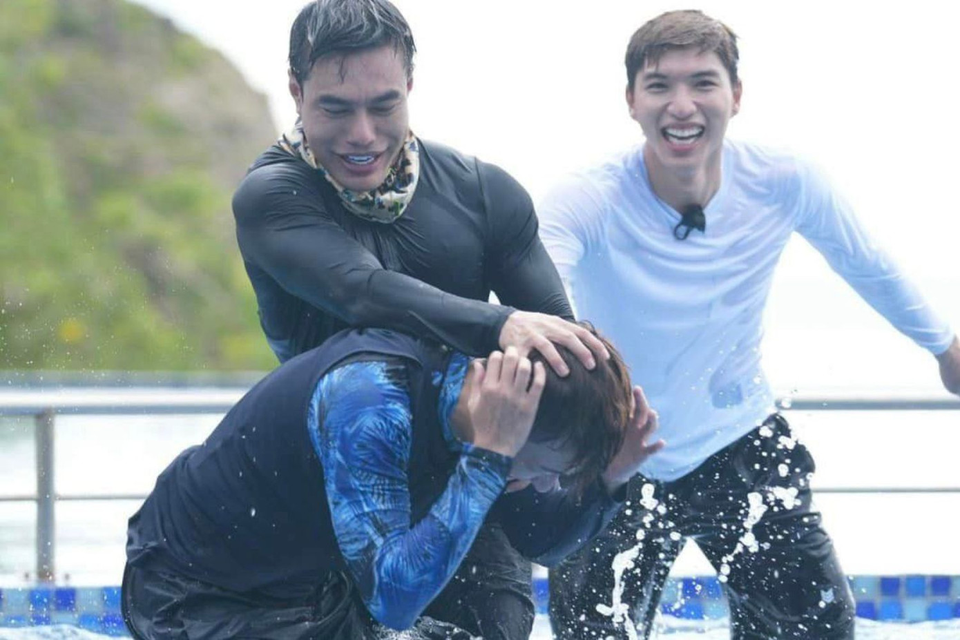 Phần mở đầu của 2 Ngày 1 Đêm tập 36 bị khán giả "chê" dài dòng. Phần mở đầu của 2 Ngày 1 Đêm tập 36 bị khán giả "chê" dài dòng.