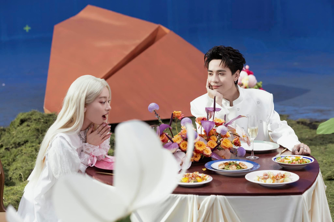 Theo Quang Hùng MasterD, cô gái trong Đầu Tư Cho Trái Tim chính là các MUZIK - FC luôn ủng hộ, đồng hành cùng nam ca sĩ.