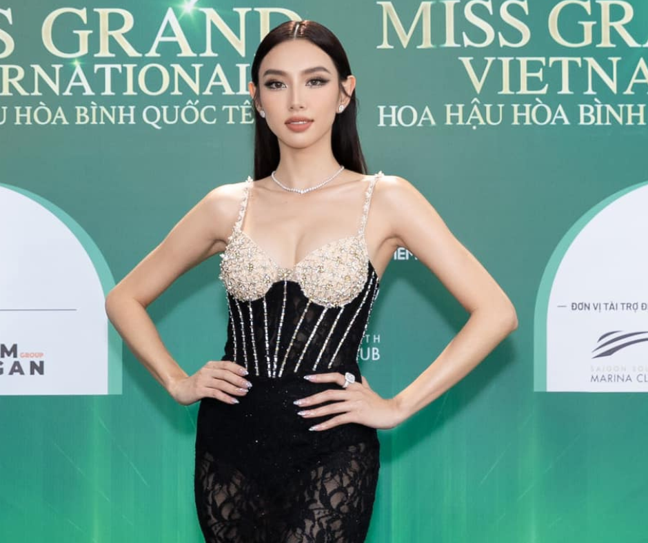 Hoa hậu Thùy Tiên chiếm trọn spotlight với nhan sắc ngày càng thăng hạng.