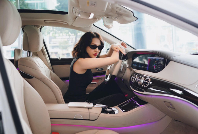 Bảo Anh sở hữu nhiều xe hơi hạng sang ở tuổi 31.