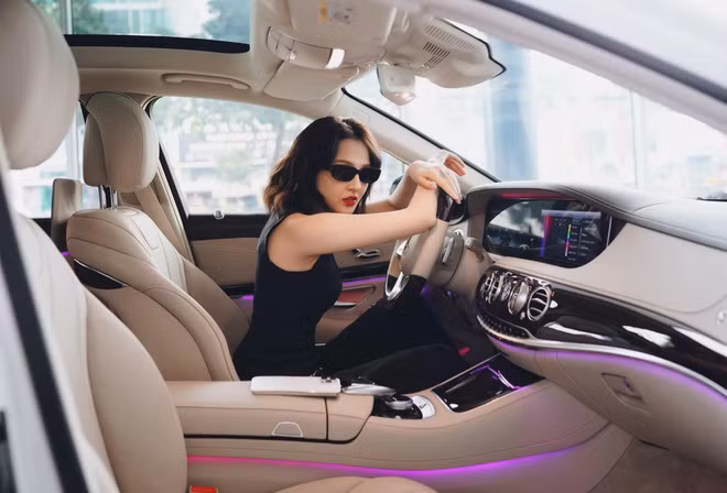 Bảo Anh sở hữu nhiều xe hơi hạng sang ở tuổi 31.