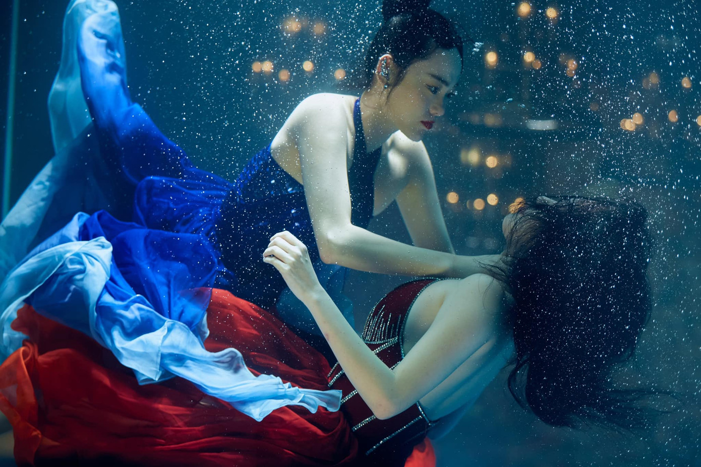 Minh Hằng thể hiện độ &quot;lăn xả&quot; cho diễn xuất.