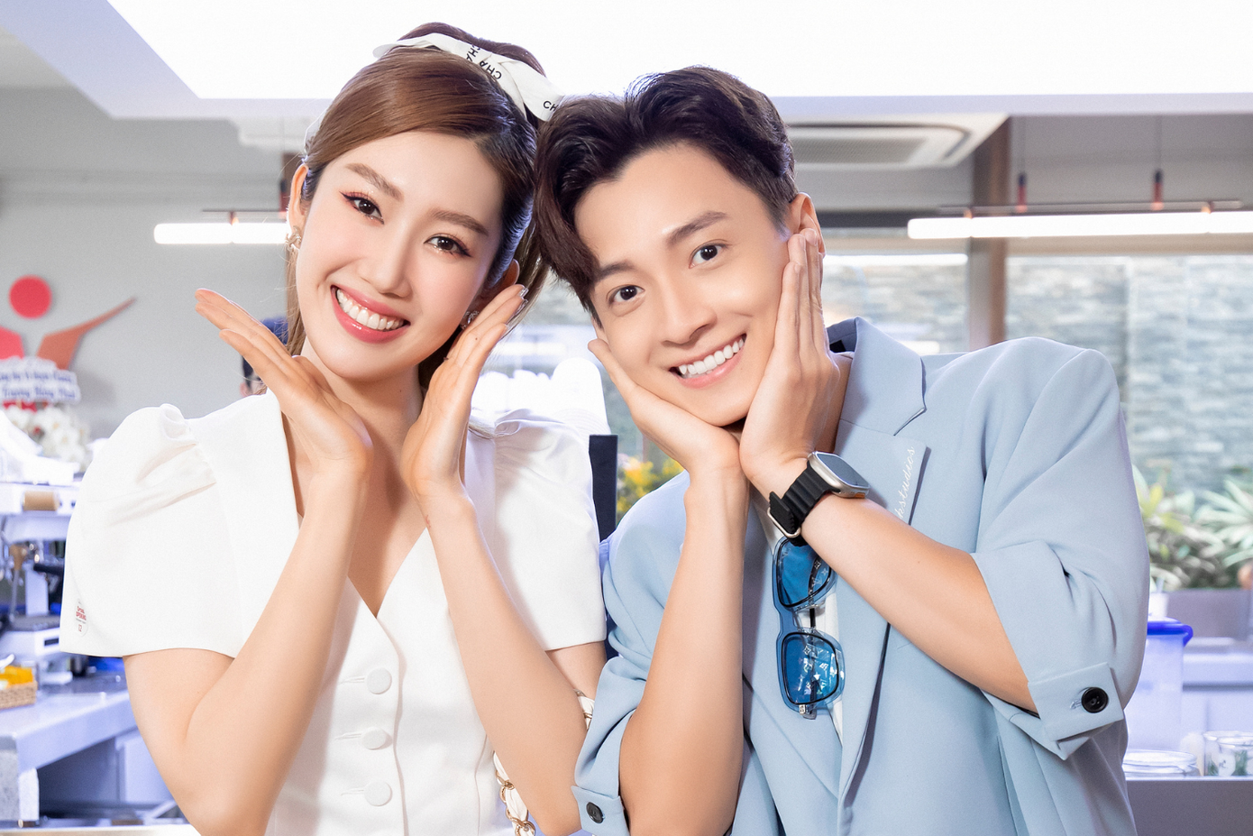 Ngô Kiến Huy - Thúy Ngân khoe vẻ đẹp "không tuổi". Ngô Kiến Huy - Thúy Ngân khoe vẻ đẹp "không tuổi".