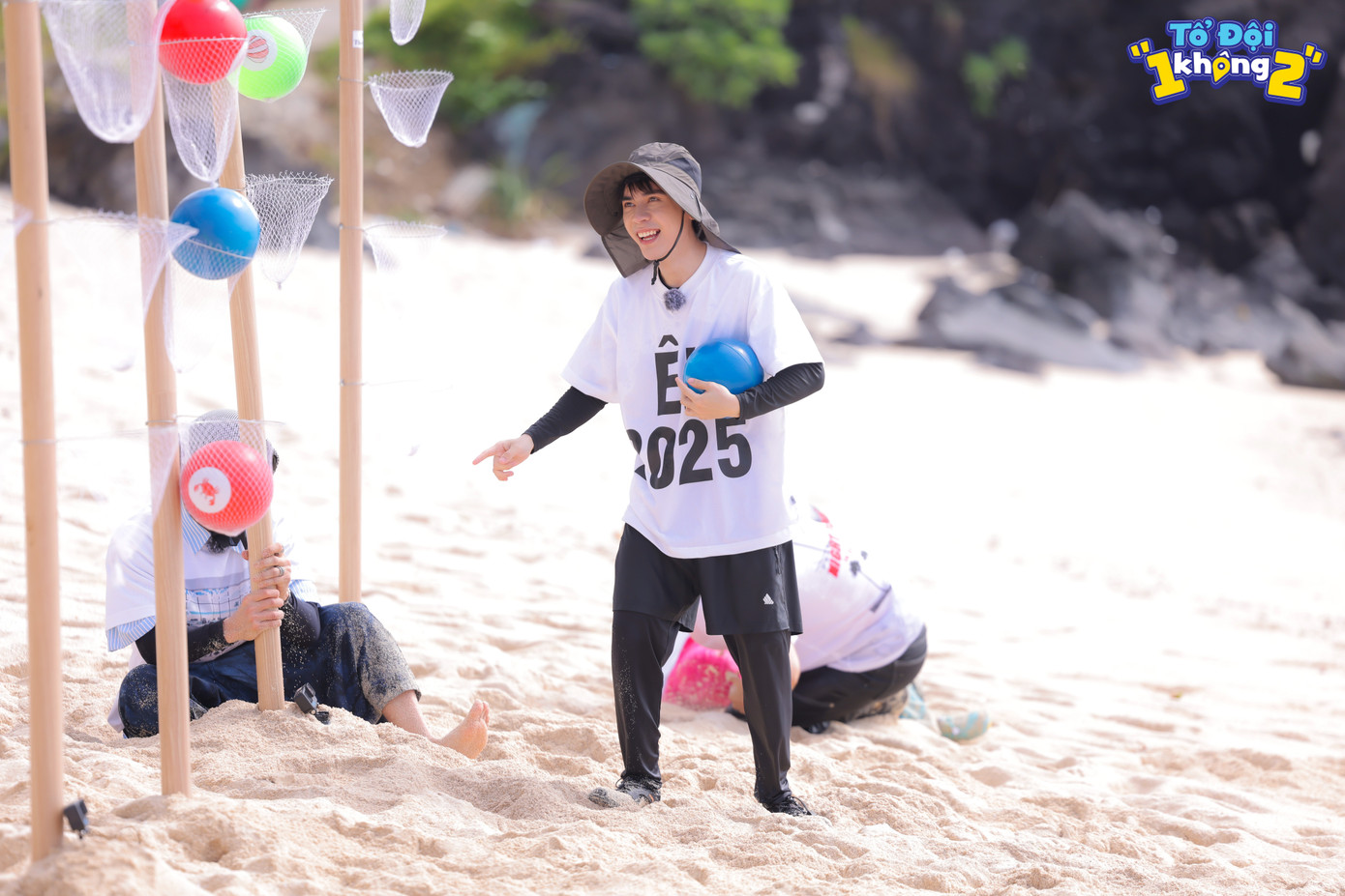 Quang Hùng MasterD chính thức nhập hội "chơi dơ" sau 6 tập phát sóng.