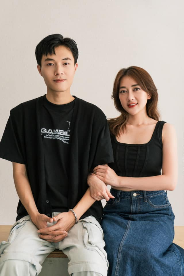 Phương Lan cho biết, bản thân cảm thấy &quot;khó xử vì không thể kiểm soát việc làm của chồng&quot;. Bên cạnh đó, nữ diễn viên cũng xin lỗi các đồng nghiệp bị Phan Đạt nhắc đến.