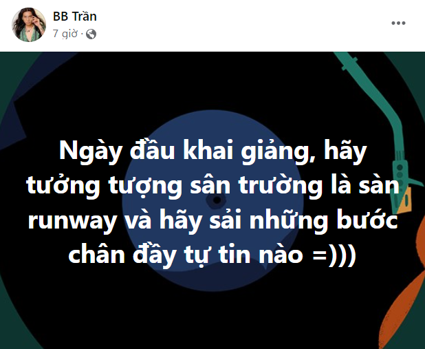 Hai "thánh lầy" Cris Phan và BB Trần không quên "tấu hề" trong ngày đầu năm học mới.