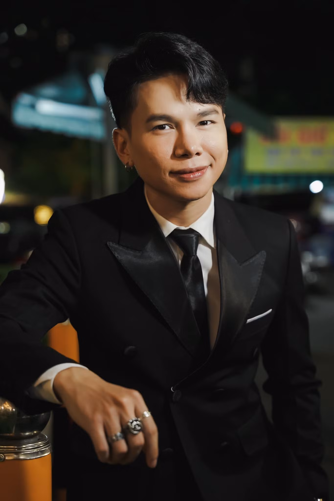 10 năm trước từng là thời kỳ "đỉnh cao" trong sự nghiệp của Hoàng Tôn khi nam ca sĩ sở hữu loạt hit quốc dân như Nỗi Nhớ Đầy Vơi, Em Không Cần...