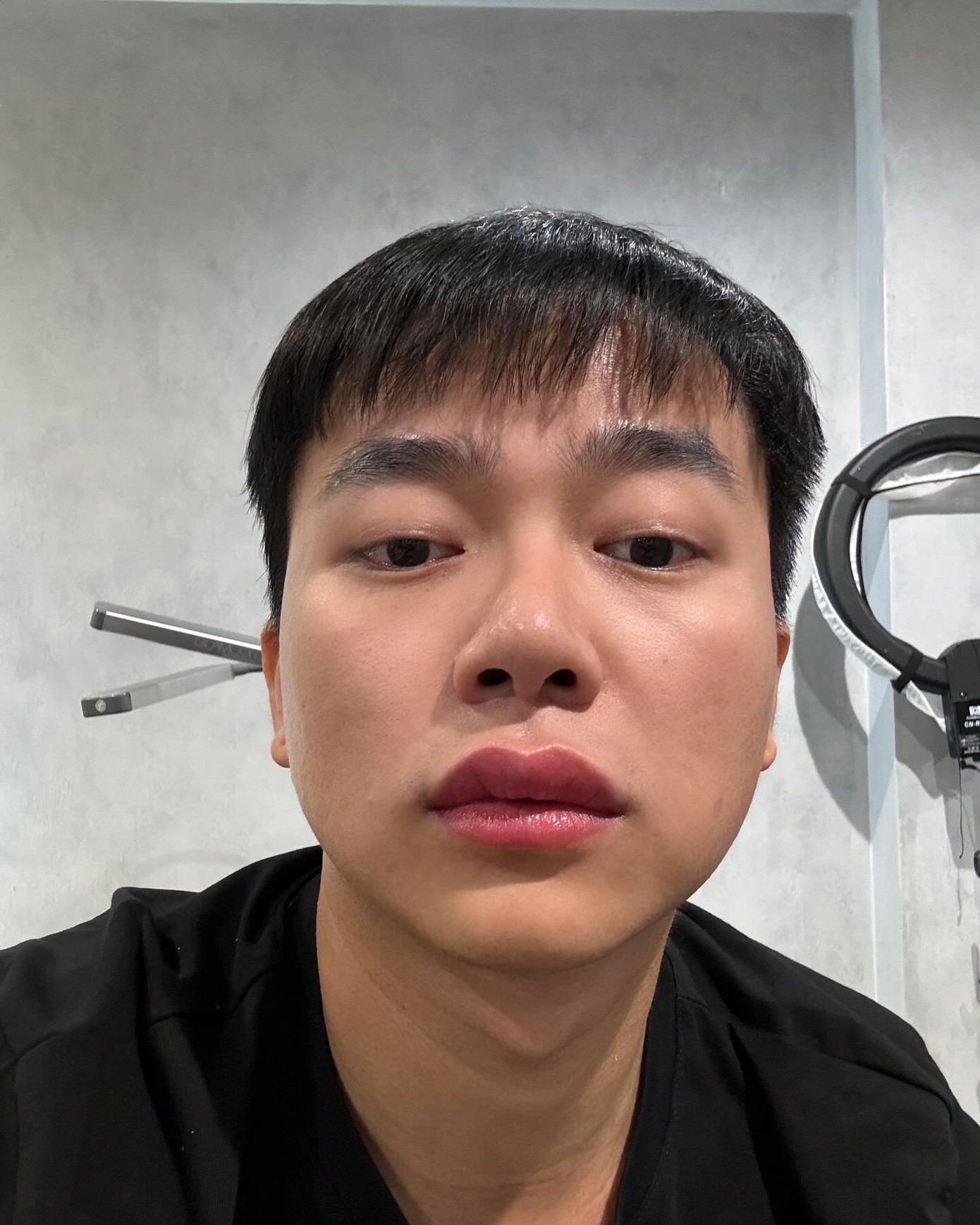 &quot;Kiếp nạn&quot; làm đẹp đón Tết của Bùi Công Nam khiến cộng đồng mạng thả &quot;bão haha&quot;.