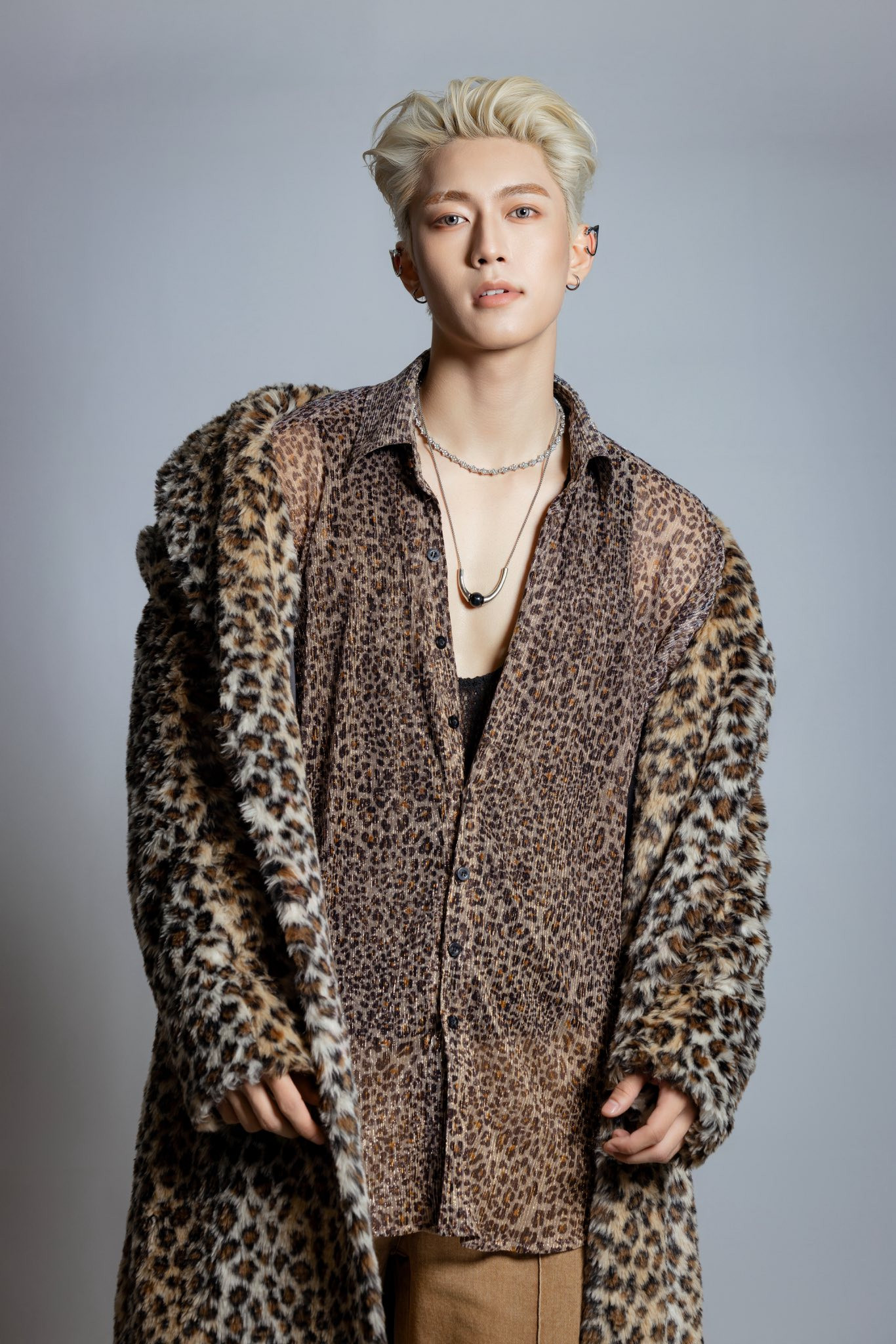 Nhan sắc "10 điểm" của tân binh sinh năm 2002 trong phần trình diễn ca khúc Yêu 5. Nguồn ảnh: FBNV.