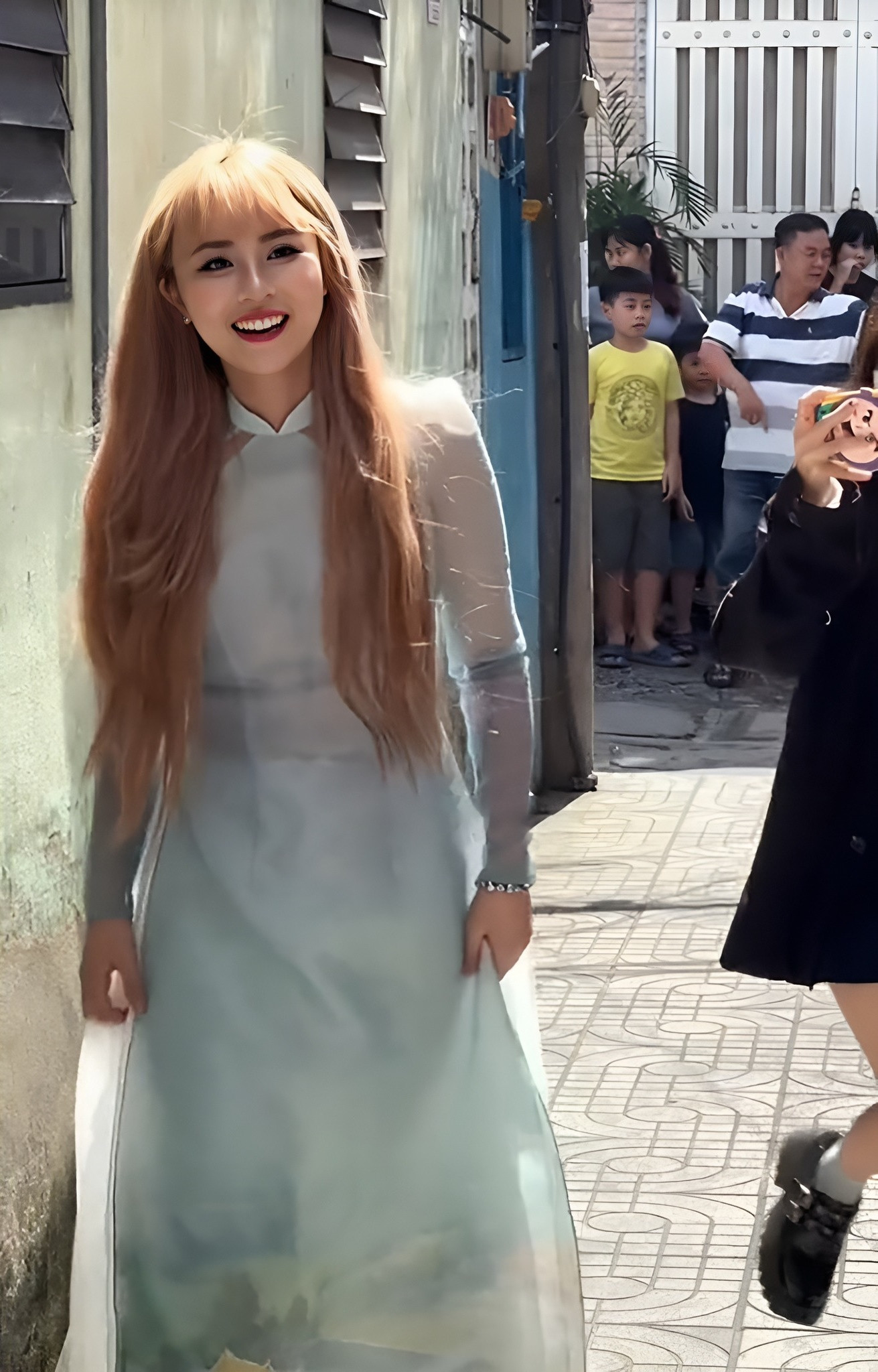 "Phù dâu" MisThy thu hút mọi ánh nhìn bởi visual "10 điểm không nhưng".