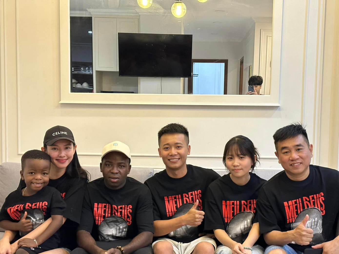 Thời gian tới, team Việt - Phi sẽ có thêm nhiều dự án cùng nhau? Thời gian tới, team Việt - Phi sẽ có thêm nhiều dự án cùng nhau?