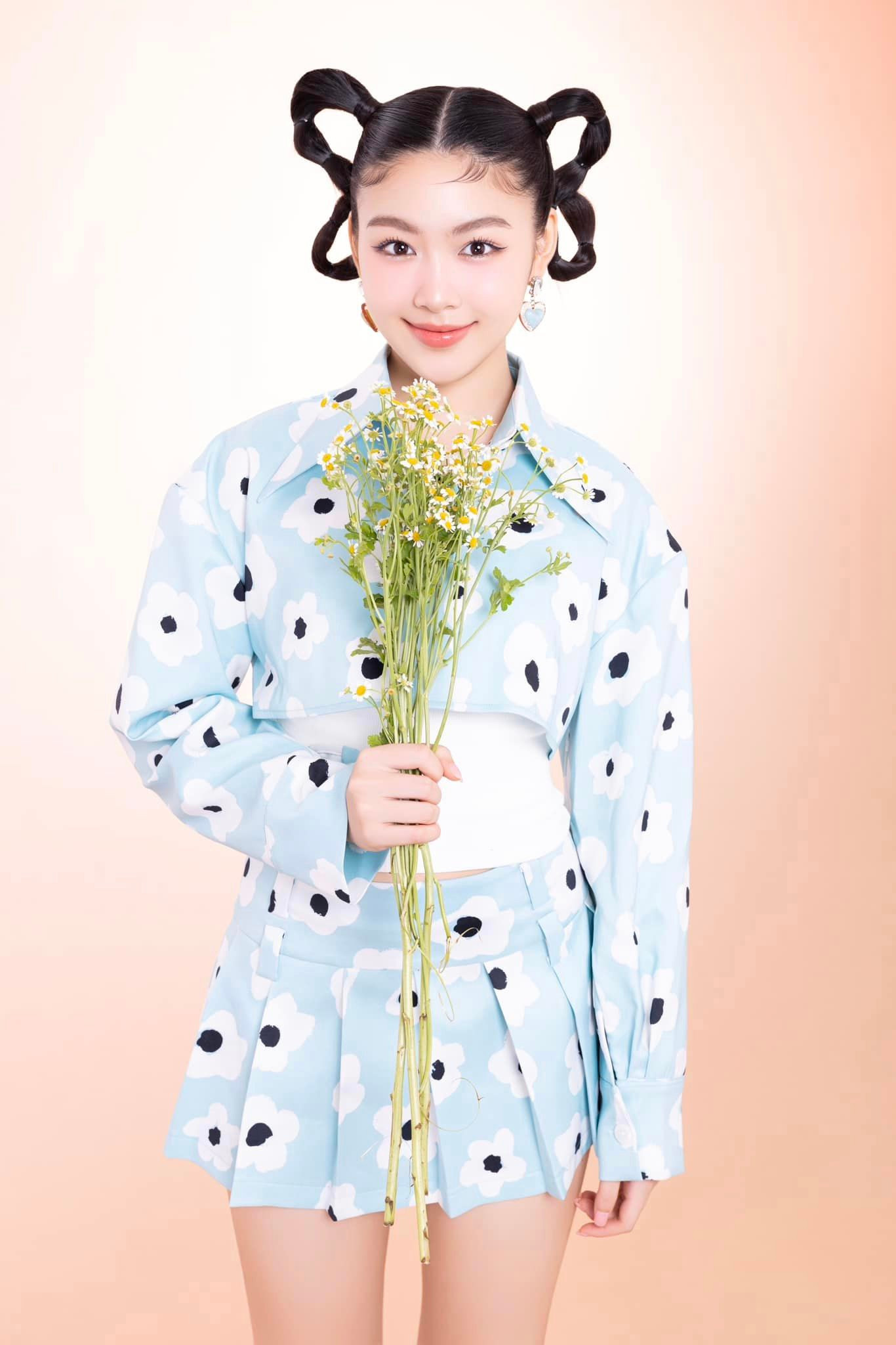 Lọ Lem sở hữu chiều cao 1m70 và vóc dáng chuẩn "Hoa hậu tương lai".