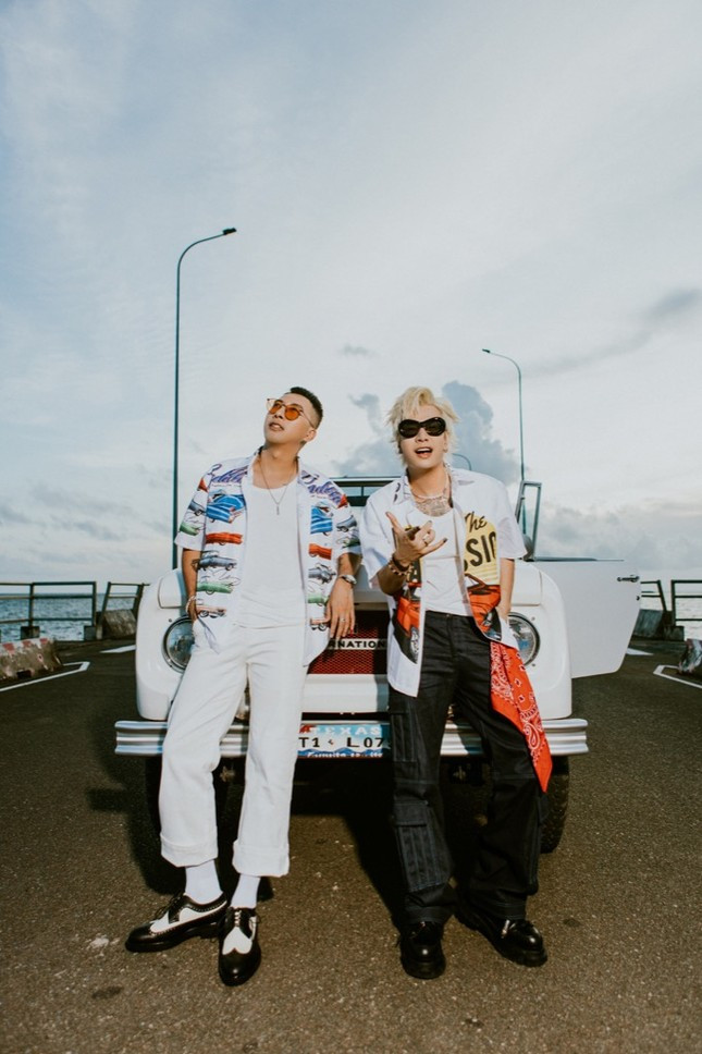 Lou Hoàng - Only C ăn diện cực "chất" trong MV mới.