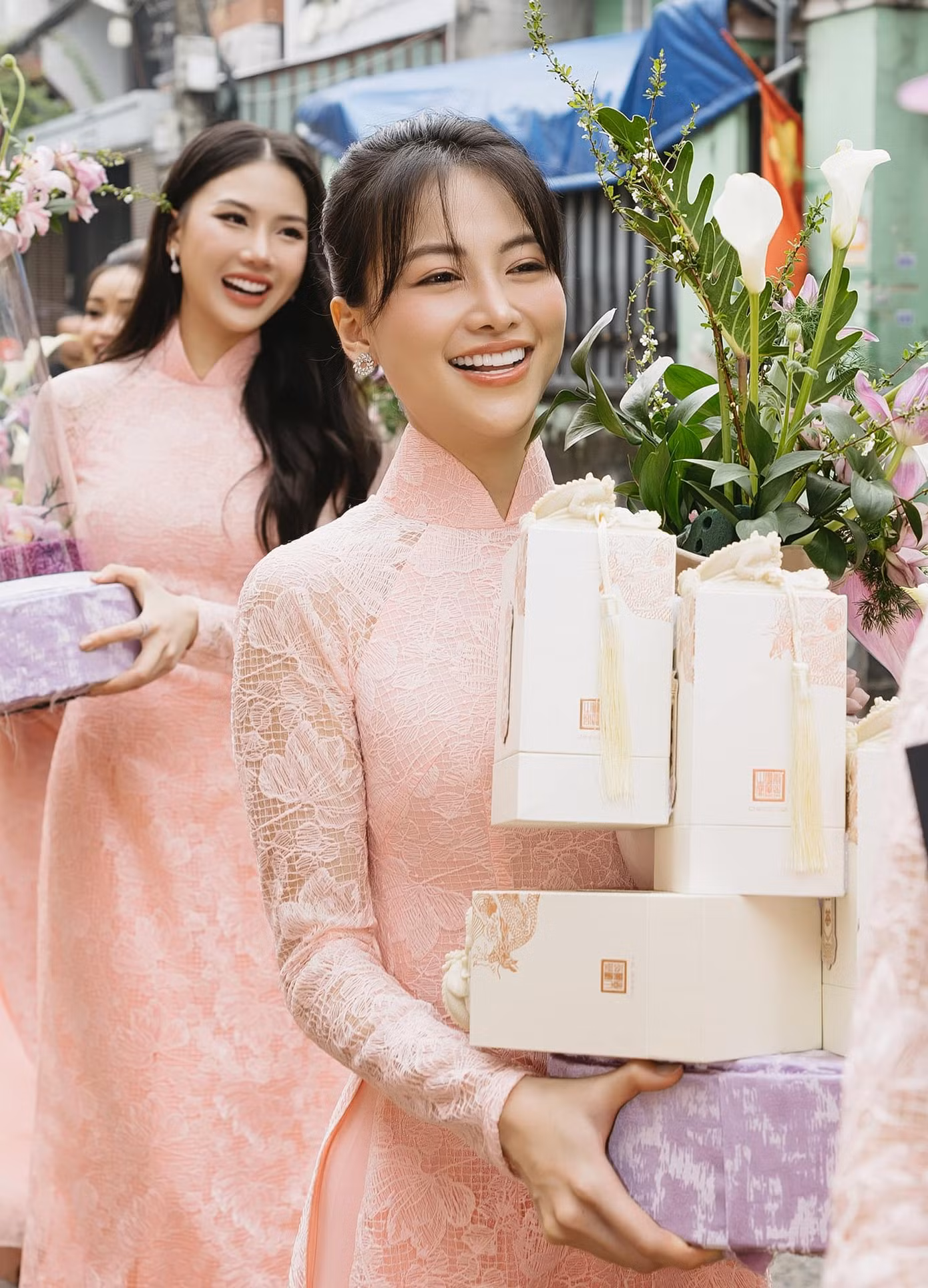 Phương Khánh tại đám cưới bạn thân - Hoa hậu Khánh Vân tháng 12 năm ngoái.