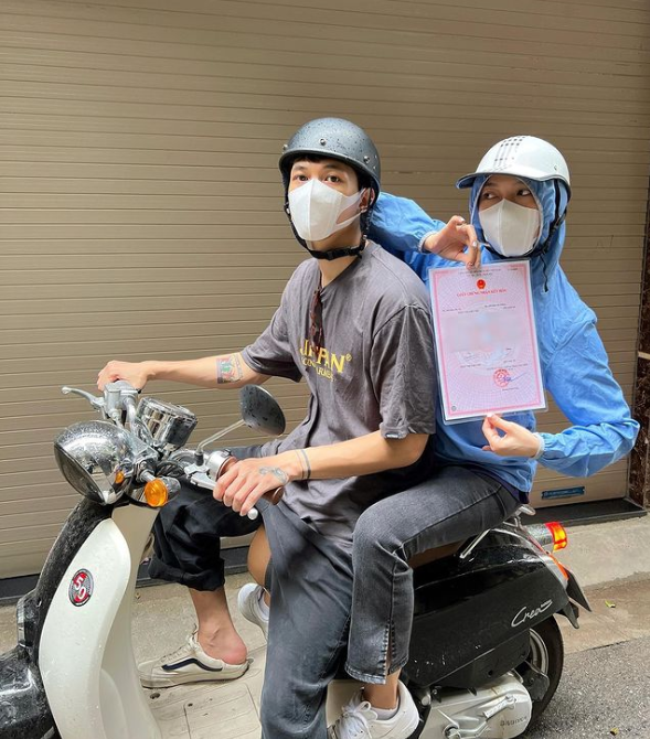 Diệu Nhi cũng đã chính thức công khai hình ảnh cô và Anh Tú đăng ký kết hôn. Diệu Nhi cũng đã chính thức công khai hình ảnh cô và Anh Tú đăng ký kết hôn.