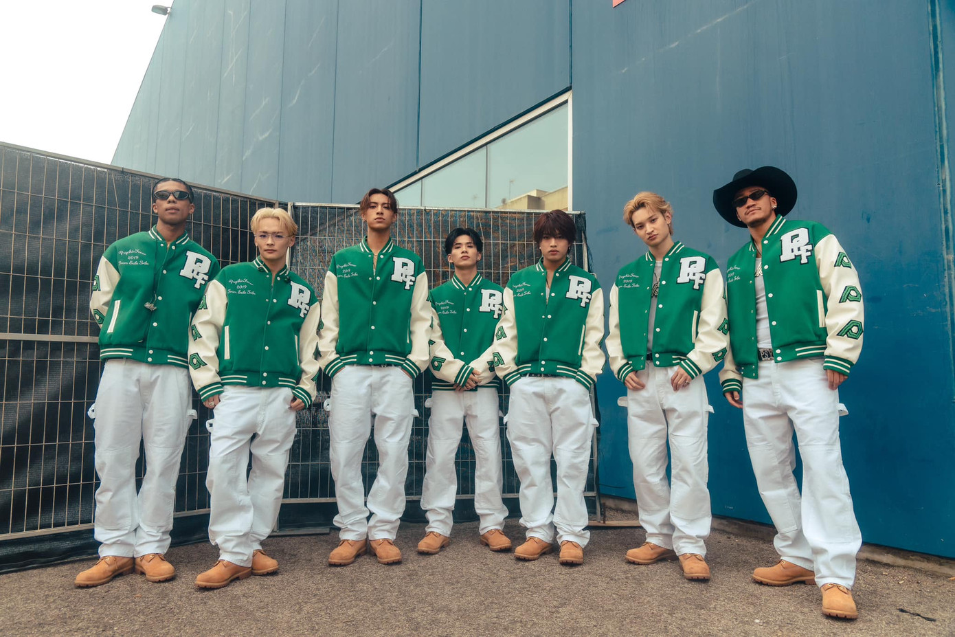 Boyband Nhật Bản là một trong những khách mời trình diễn ở sự kiện HOZO 2024 cùng với HIEUTHUHAI, Mỹ Tâm, Henry Lau... Boyband Nhật Bản là một trong những khách mời trình diễn ở sự kiện HOZO 2024 cùng với HIEUTHUHAI, Mỹ Tâm, Henry Lau...