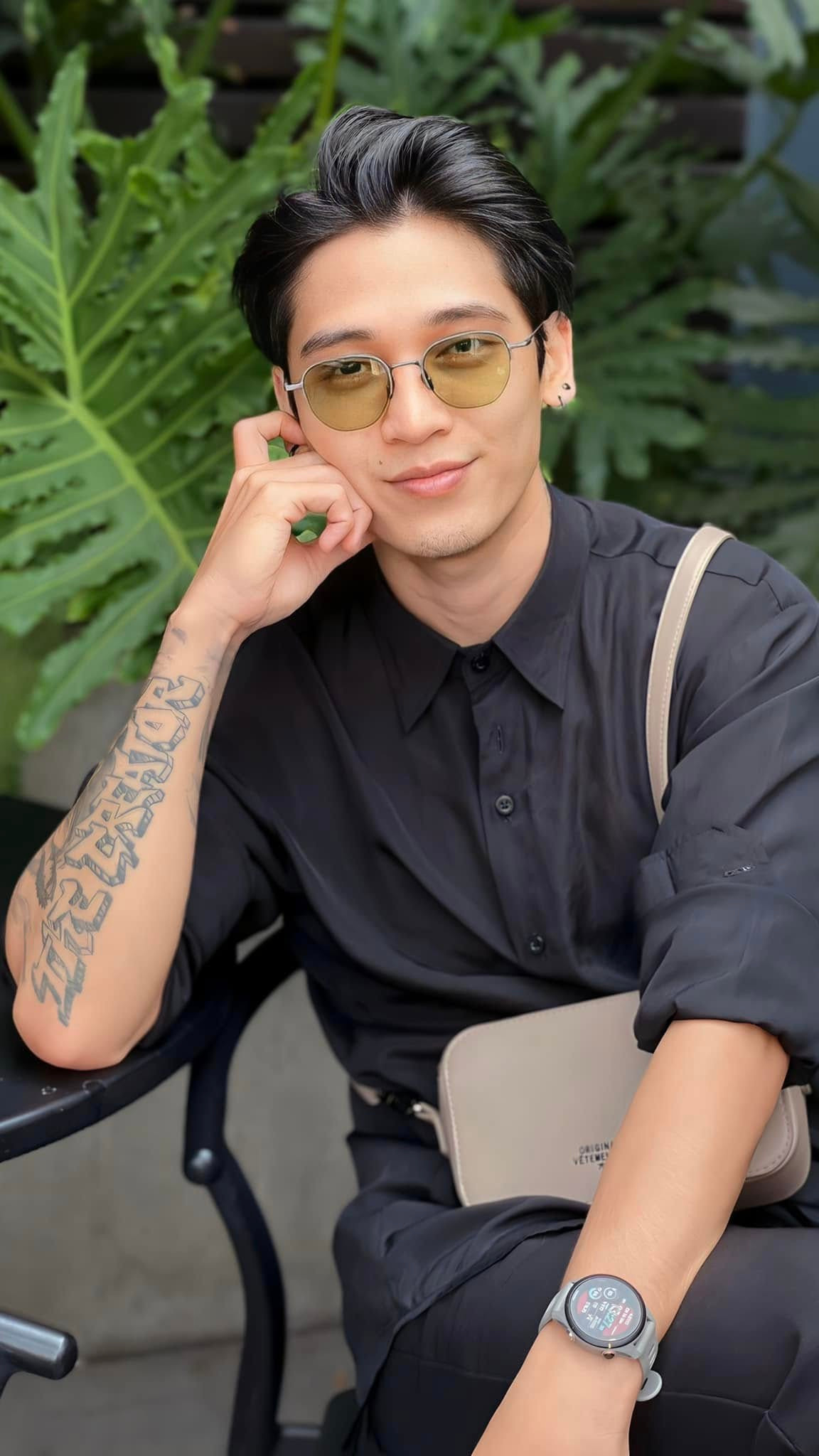 Tronie Ngô (Ngô Trọng Thành), sinh năm 1989. được biết đến với các bản hit Light It Up, Thanh Niên Nghiêm Túc,... Tronie Ngô vào 365daband vào năm 2010 và rời nhóm vào năm 2013.