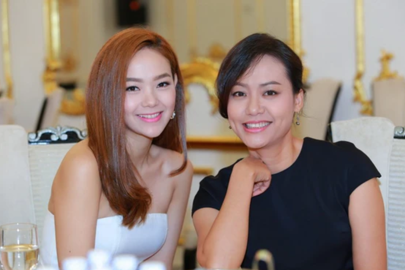 Minh Hằng cùng với diễn viên Hồng Ánh trong Chị Ơi, Đi Hàn Quốc. Minh Hằng cùng với diễn viên Hồng Ánh trong Chị Ơi, Đi Hàn Quốc.