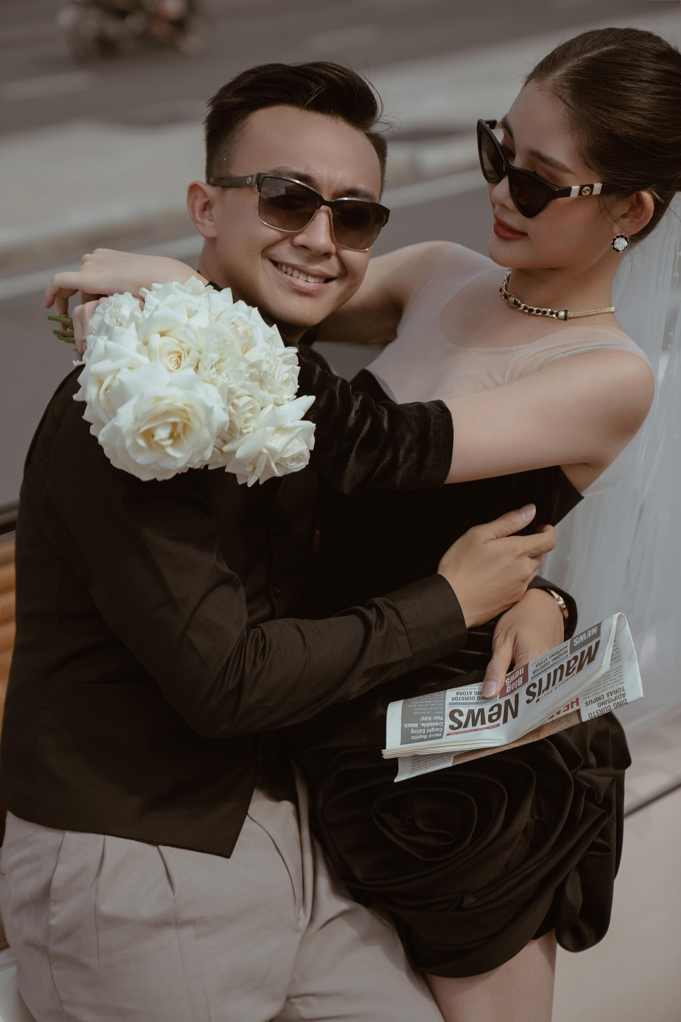 &quot;Tôi muốn chụp bộ hình này để mọi người thấy sự phóng khoáng, trẻ trung và hiện đại hơn&quot; - Lê Âu Ngân Anh tiết lộ về bộ ảnh được chụp theo concept lấy màu đen làm chủ đạo.