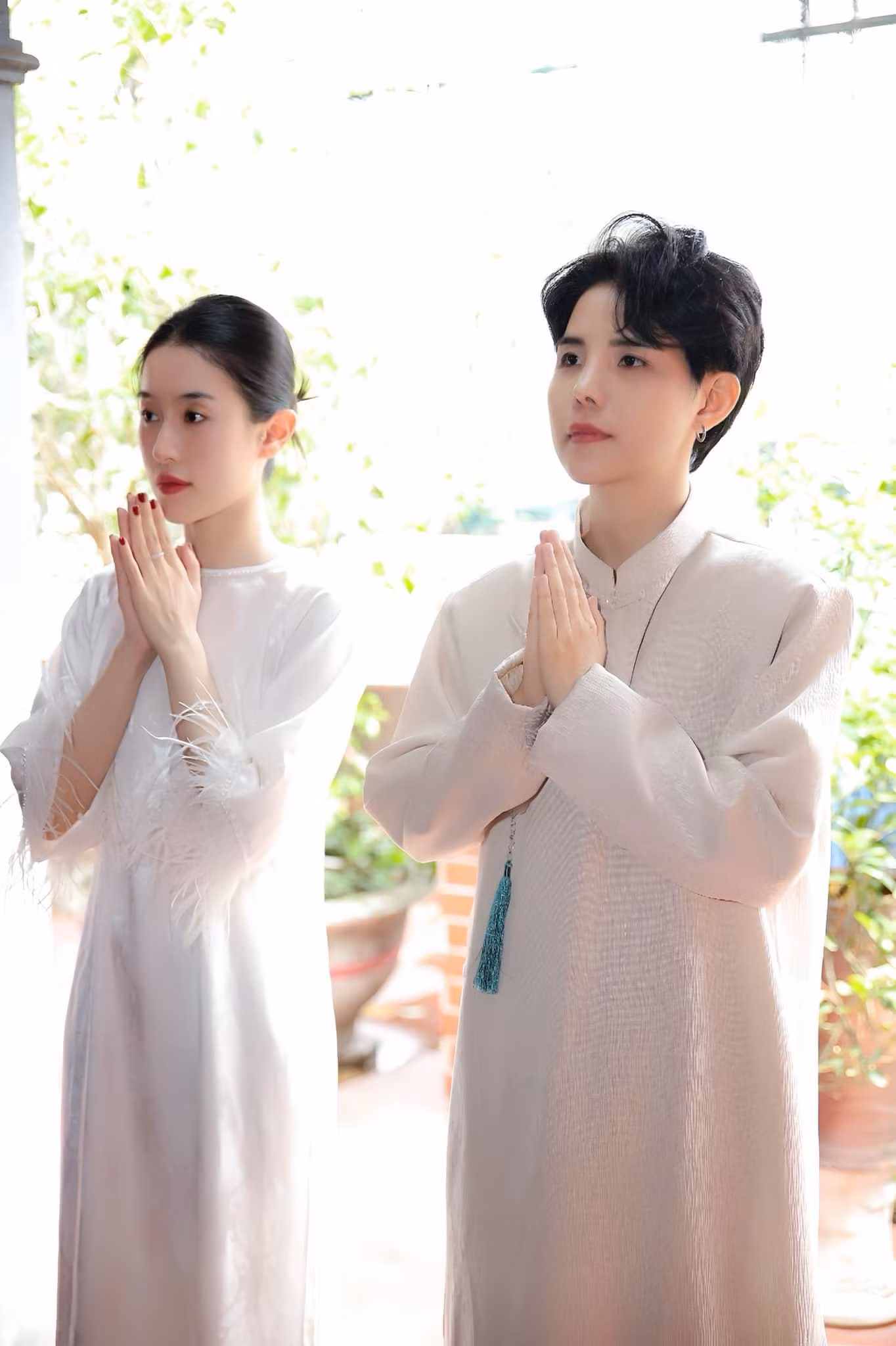 Thu Trang - Vũ Cát Tường trong buổi ra mắt gia tiên dòng họ Nguyễn Cảnh.